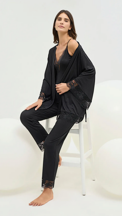 Elegantes Damen Homewear-Set mit feiner Spitze.