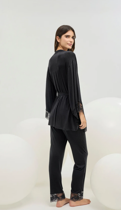 Elegantes Damen Homewear-Set mit feiner Spitze.