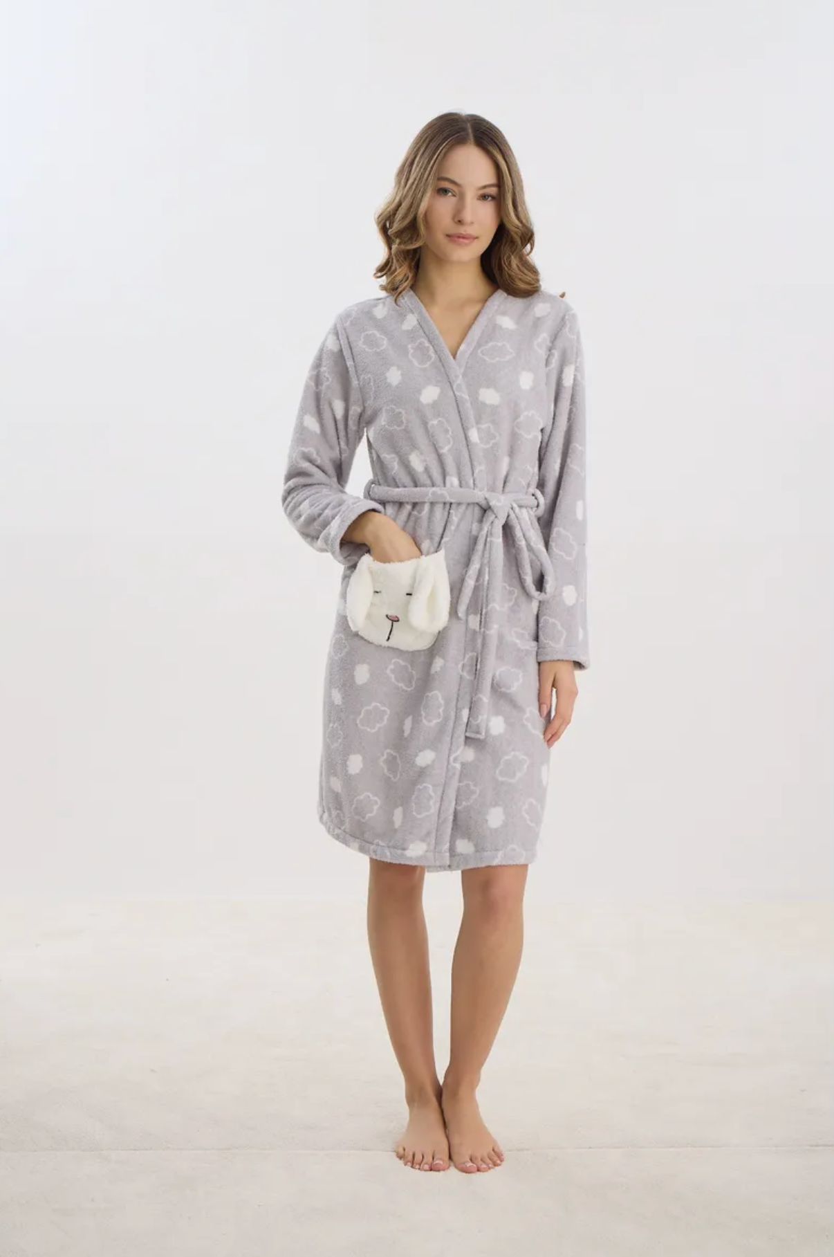 Kuscheliger Damen Bademantel mit Hundetasche – Grau