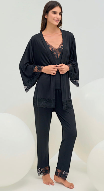 Elegantes Damen Homewear-Set mit feiner Spitze.